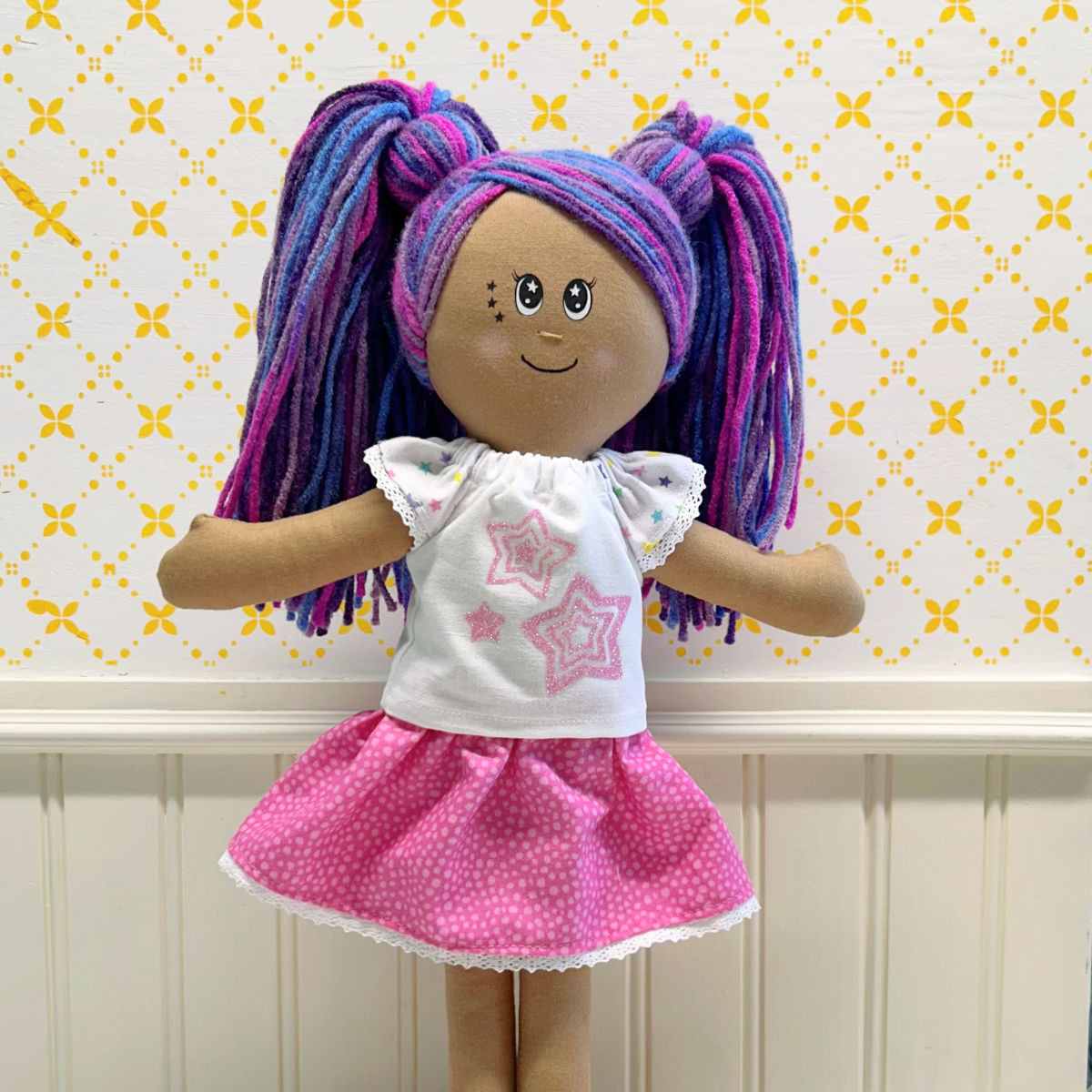 Ensemble Chandail & Jupe Étoiles Rose - vêtement de poupées