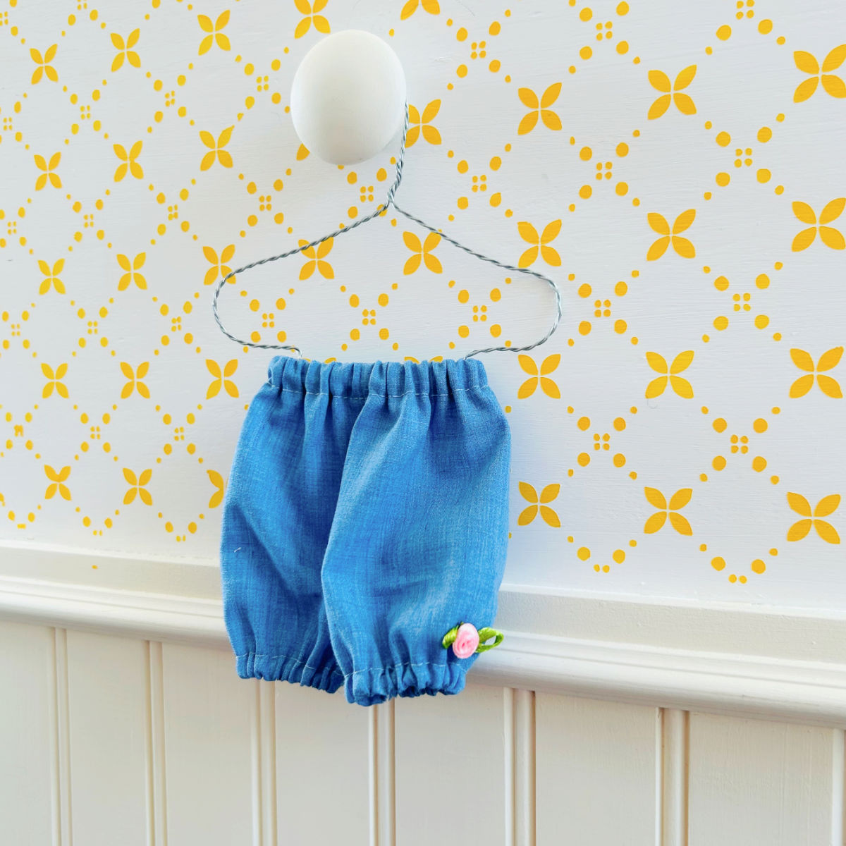 Ensemble Chandail & short Petites fleurs - vêtement de poupées