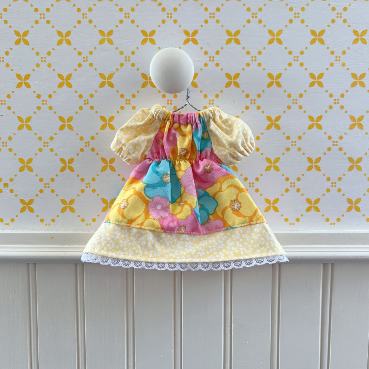 Robe 1 Petite abeille - vêtement de poupées