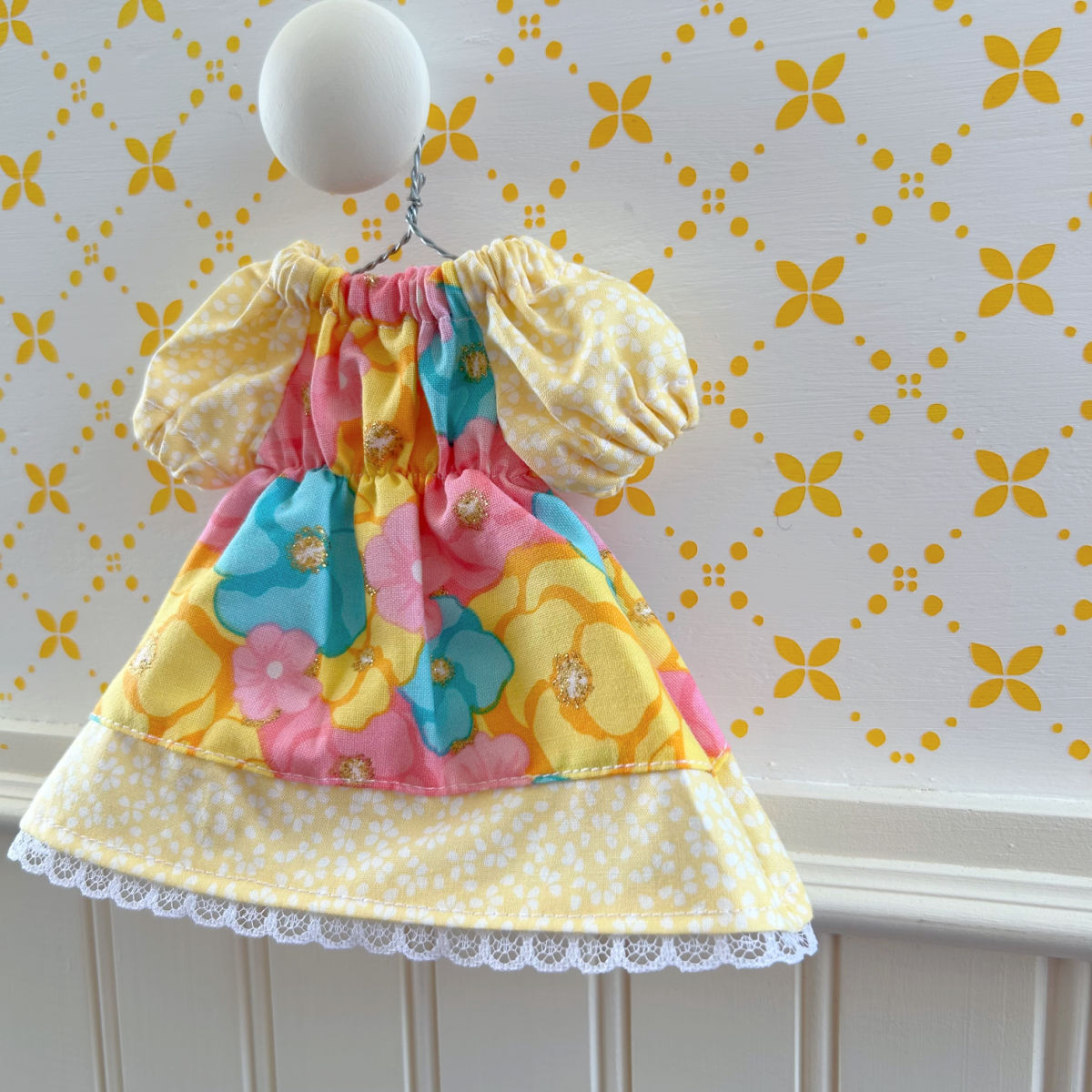 Robe 1 Petite abeille - vêtement de poupées