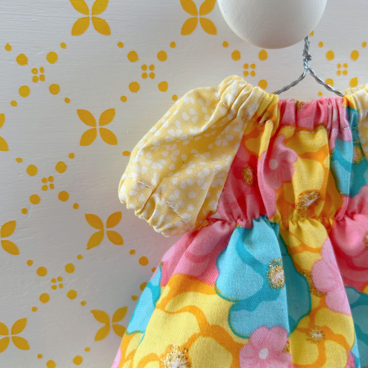 Robe 1 Petite abeille - vêtement de poupées