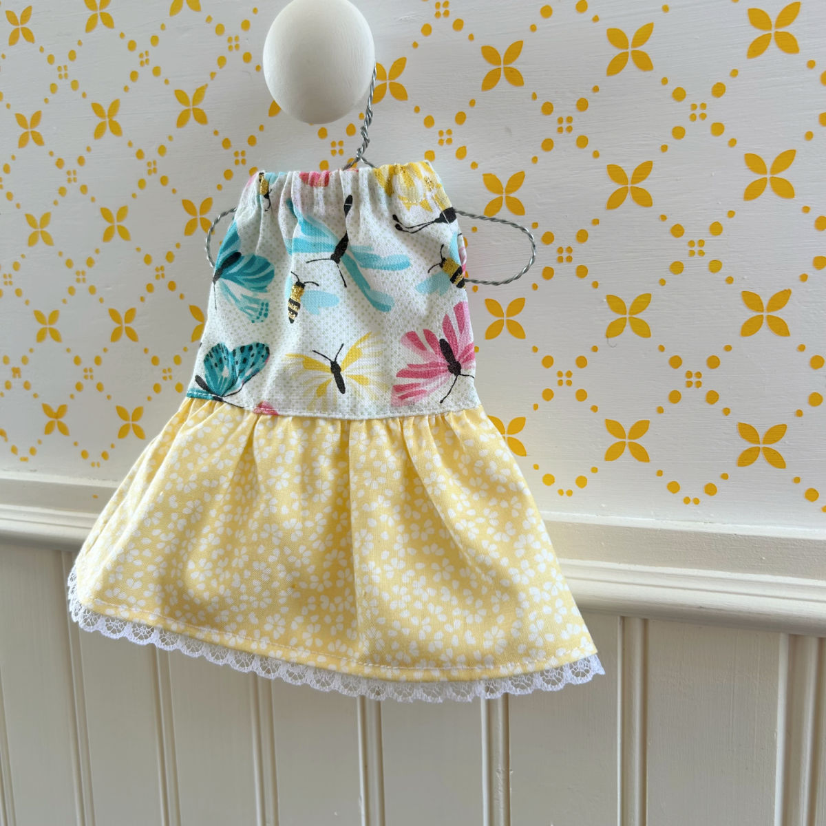 Robe 2 Petite abeille - vêtement de poupées