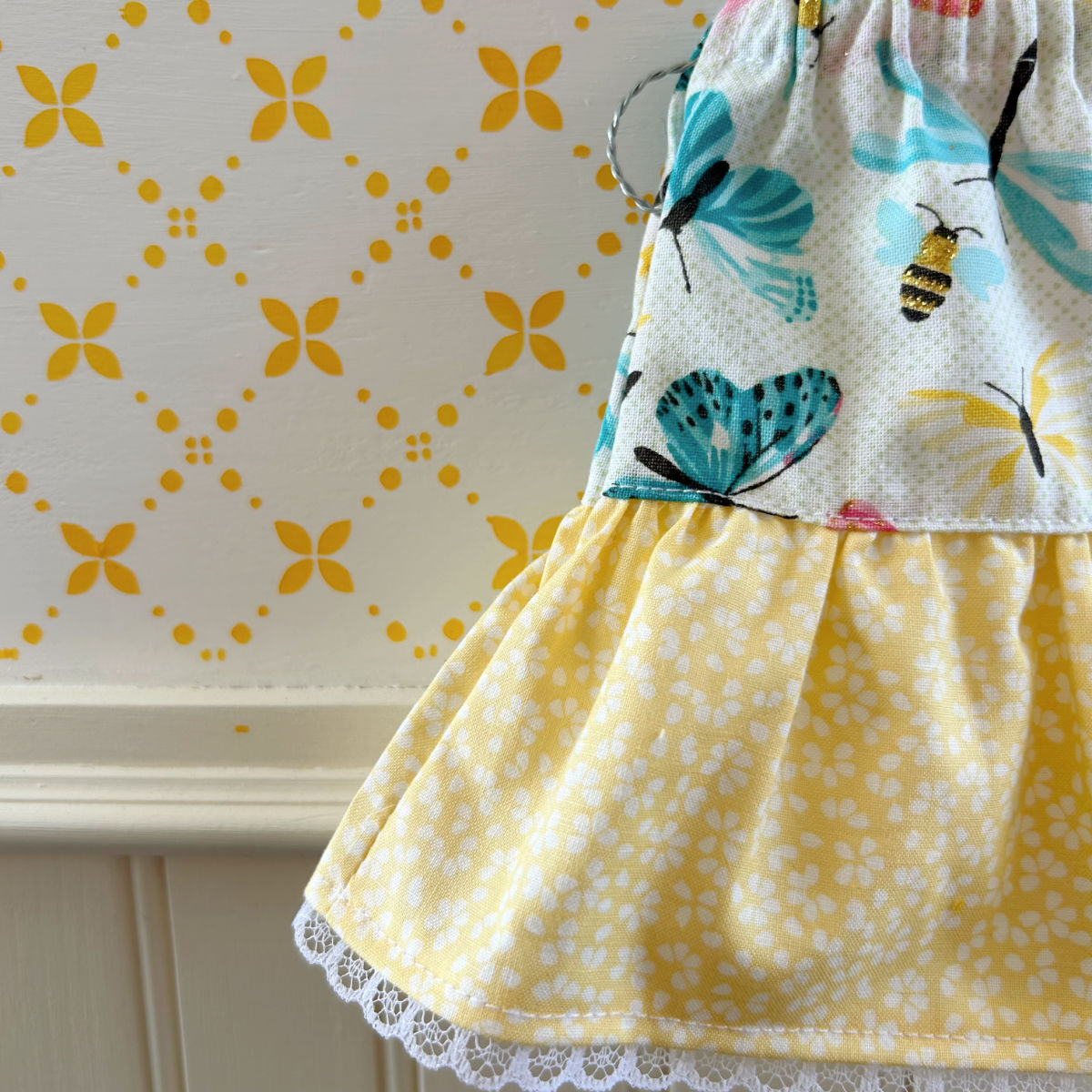 Robe 2 Petite abeille - vêtement de poupées