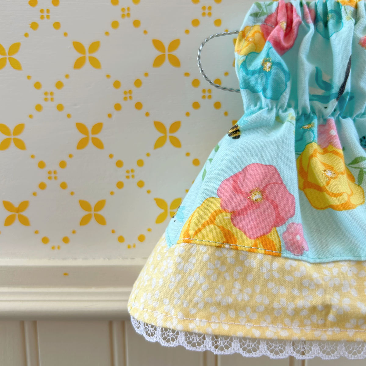 Robe 5 Petite abeille - vêtement de poupées