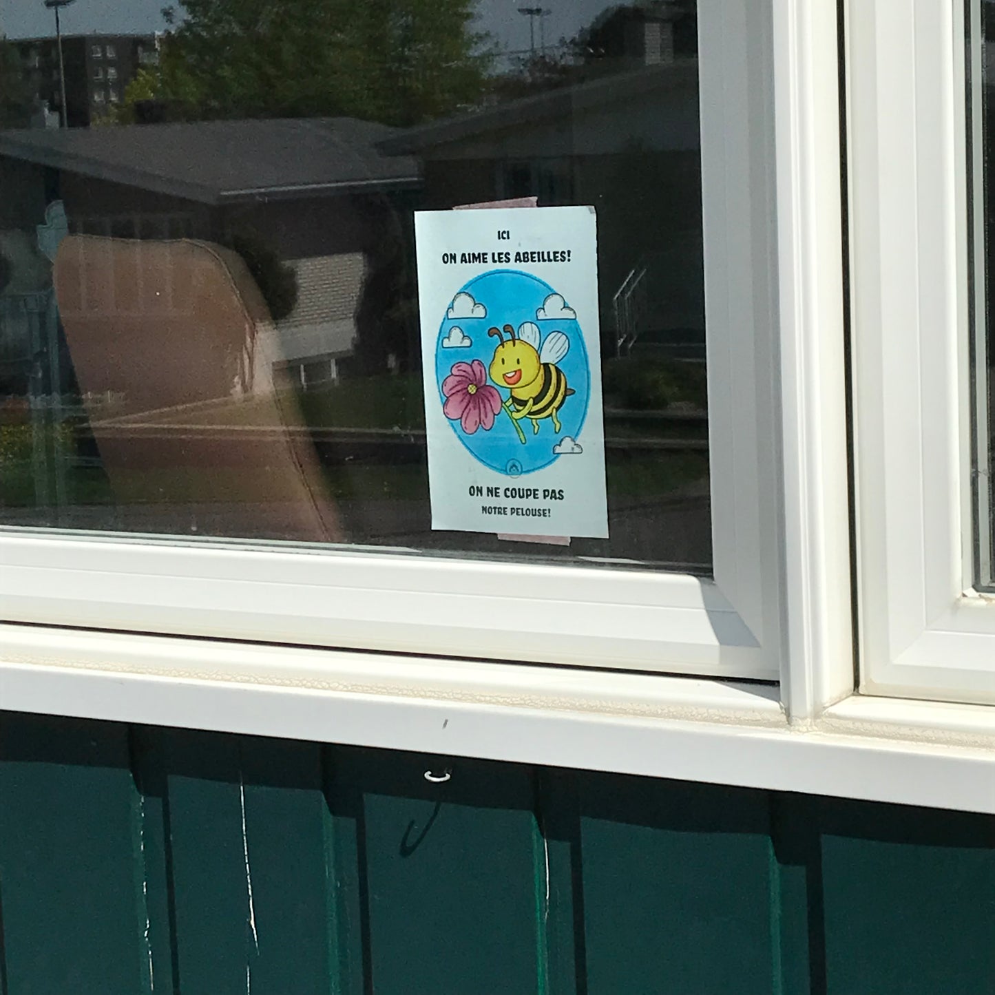 Affiche " Ici, on aime les abeilles"